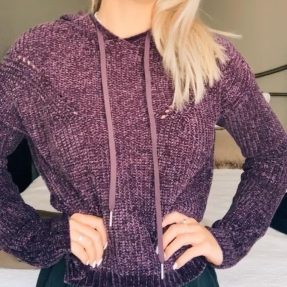 knitted and warm with a  hood and no pulls !!